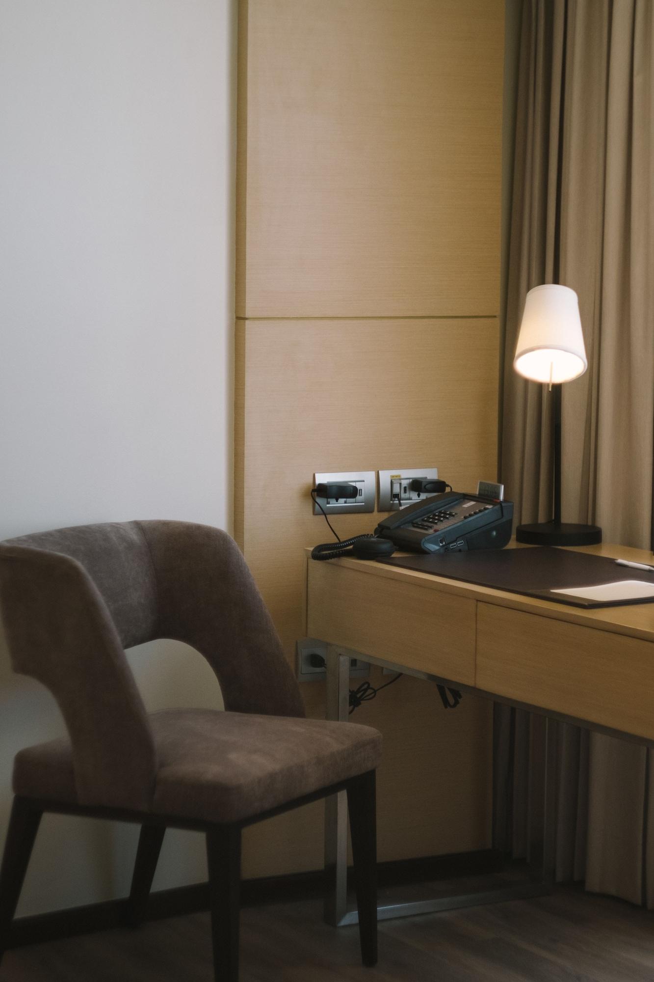 קואזון סיטי Seda Vertis North מראה חיצוני תמונה A hotel room telephone